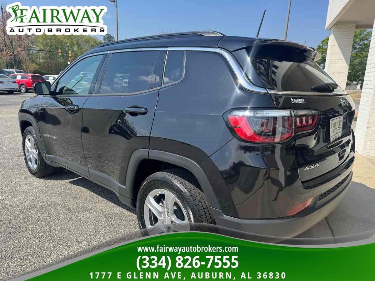 Used 2023 Jeep Compass Latitude w/ Sun and Sound Group AWD/4WD image 8