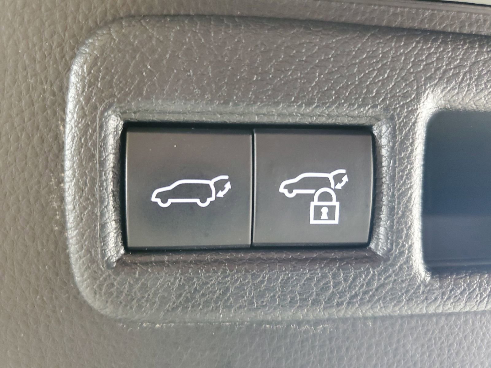 Used 2021 Toyota Venza XLE w/ Carpet Mat Package (TMS) image 30