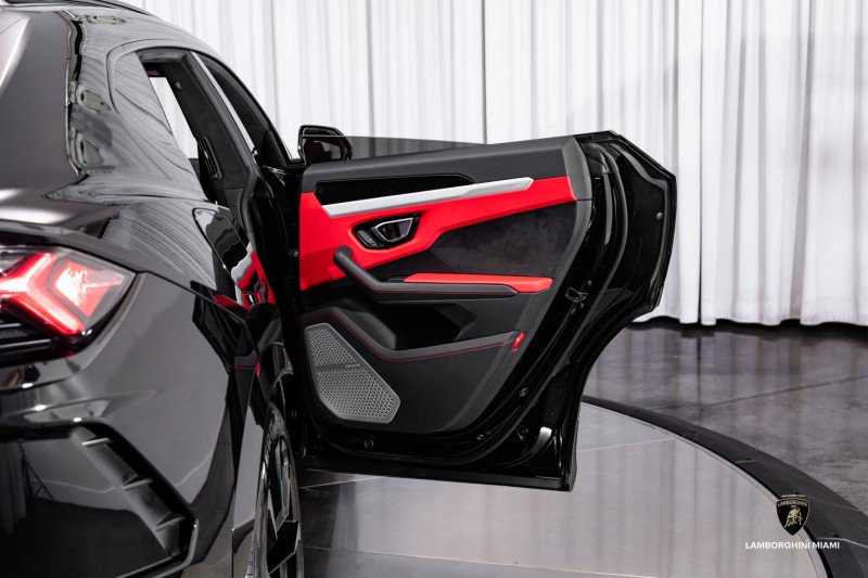 Used 2019 Lamborghini Urus image 52