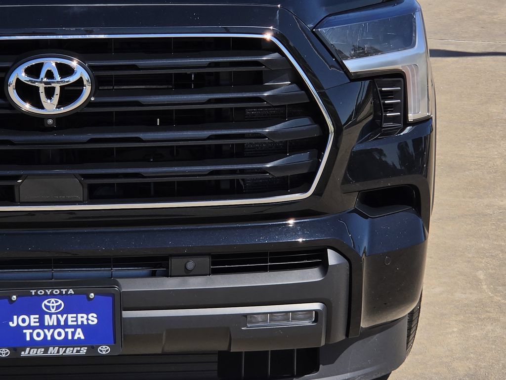 Used 2025 Toyota Sequoia SR5 AWD/4WD image 4