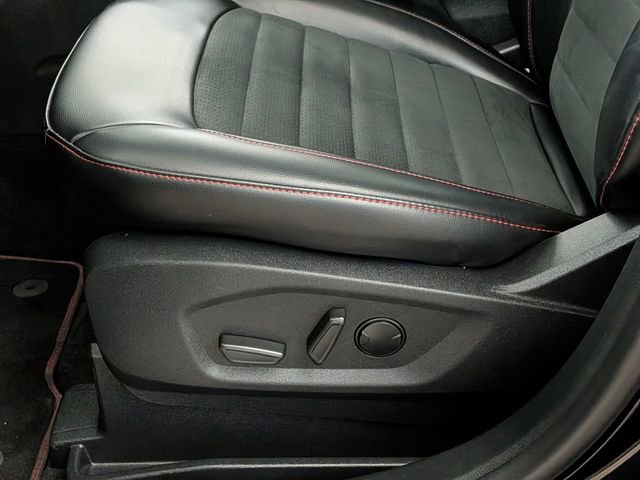 Used 2024 Ford Edge ST-Line w/ Class II Trailer Tow Package AWD/4WD image 12