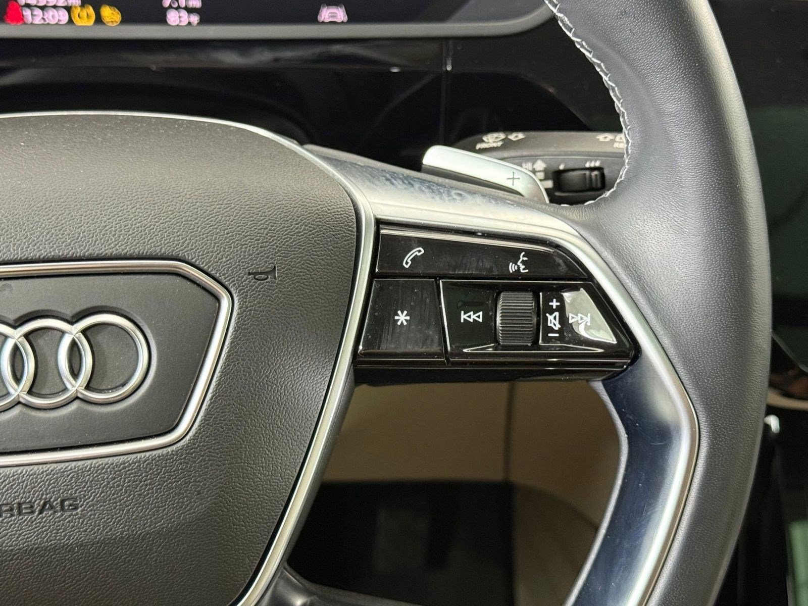 Used 2022 Audi e-tron Premium w/ Interior Protection Package image 27