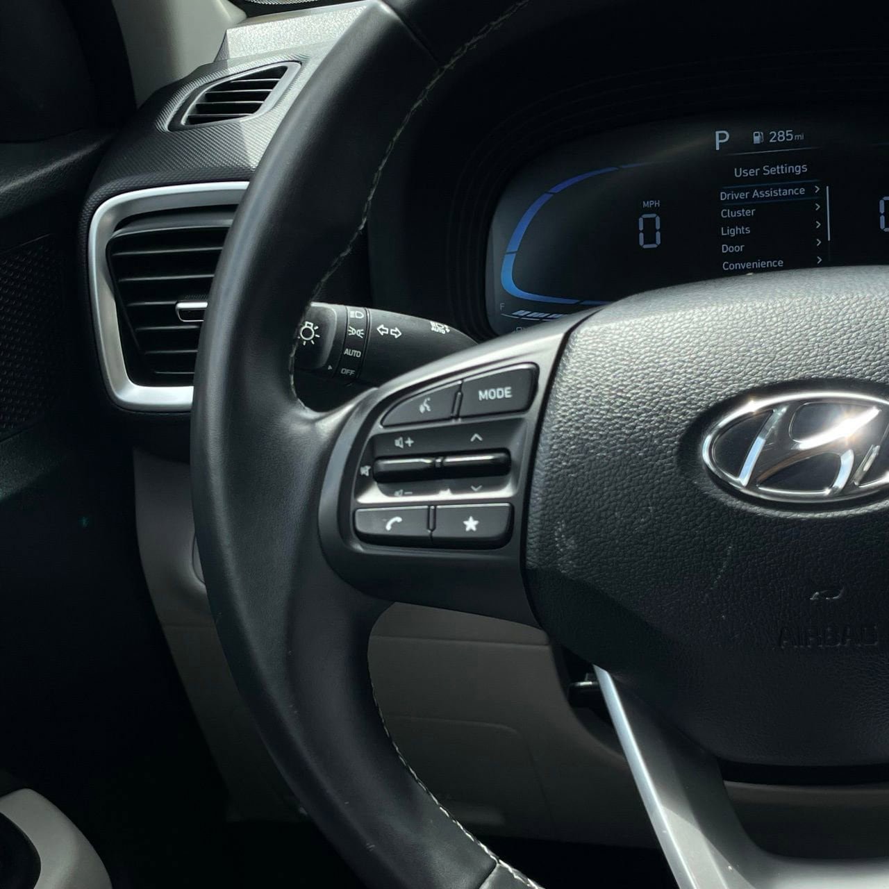 Used 2025 Hyundai Venue SEL FWD image 13