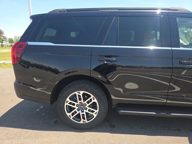 Certified 2025 Ford Expedition Active AWD/4WD image 7