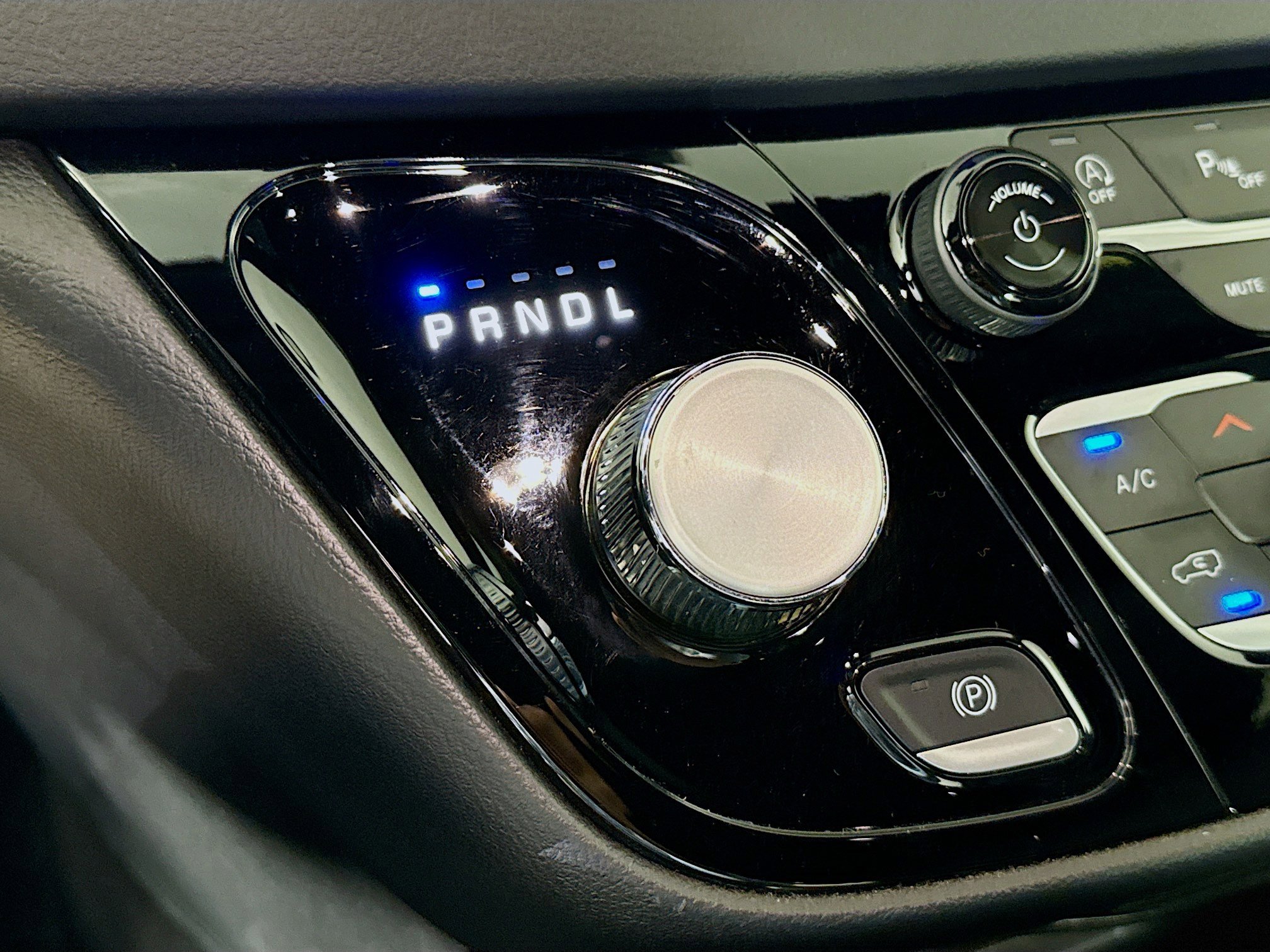 Used 2025 Chrysler Pacifica Select image 19