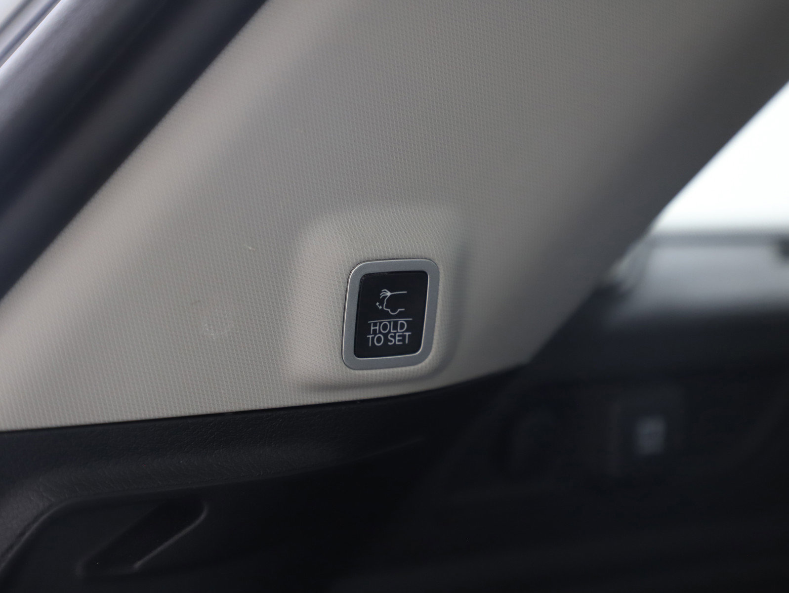 Used 2023 Jeep Grand Cherokee 4WD 4xe w/ Luxury Tech Group II image 16