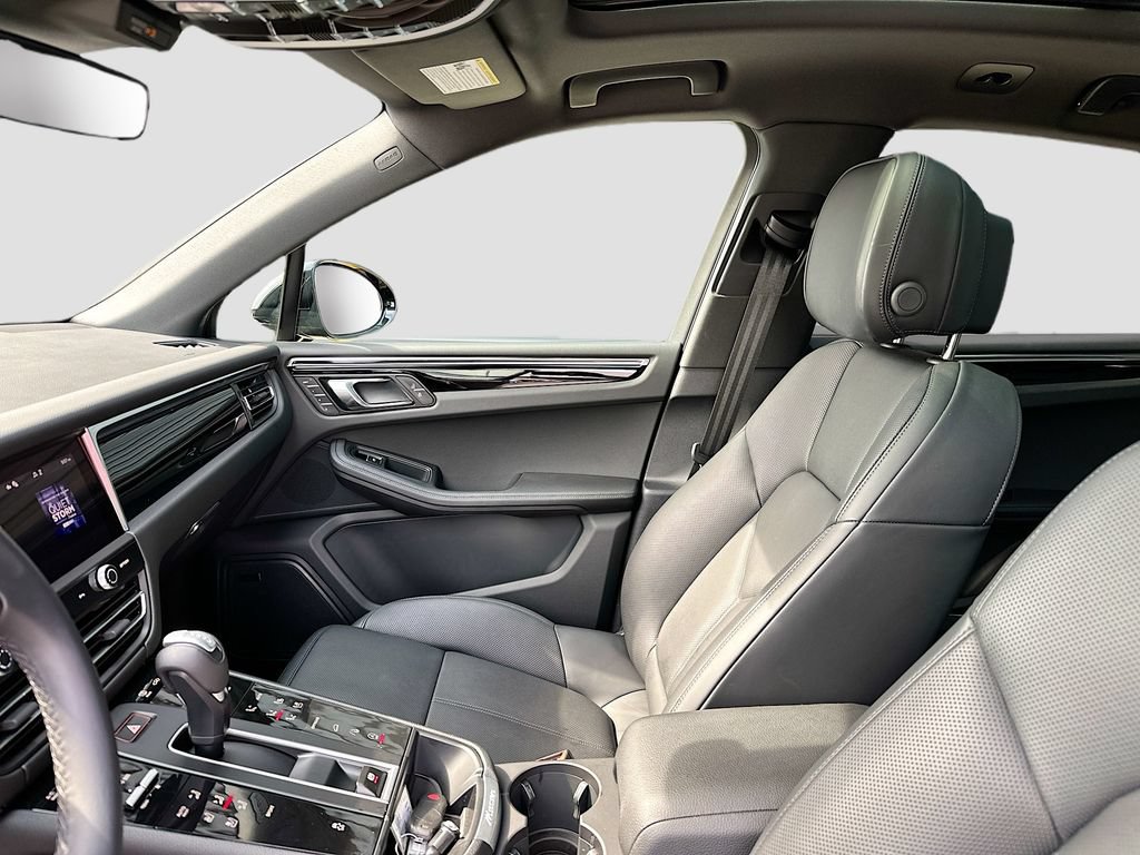 Certified 2026 Porsche Macan AWD/4WD image 26
