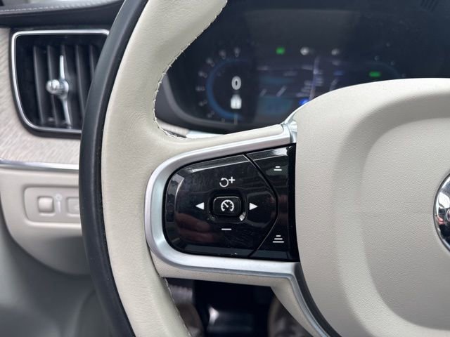 Used 2022 Volvo XC60 T8 Inscription w/ Advanced Package image 19