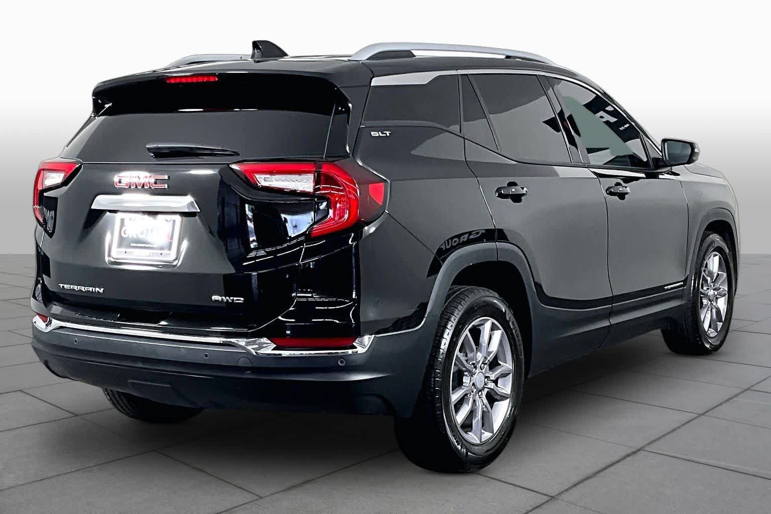 Certified 2024 GMC Terrain SLT w/ Infotainment Package II AWD/4WD image 13