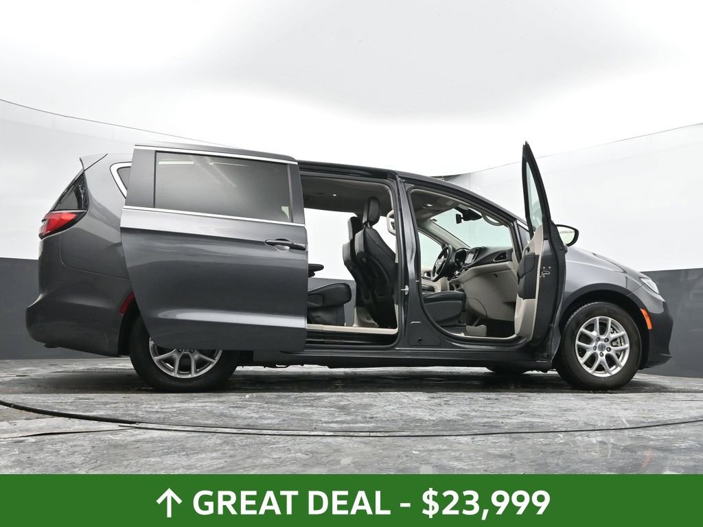 Used 2023 Chrysler Pacifica Touring-L image 74