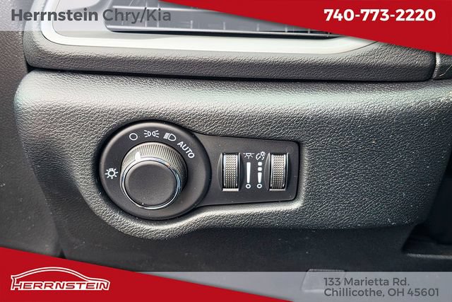 New 2026 Chrysler Voyager LX FWD image 17