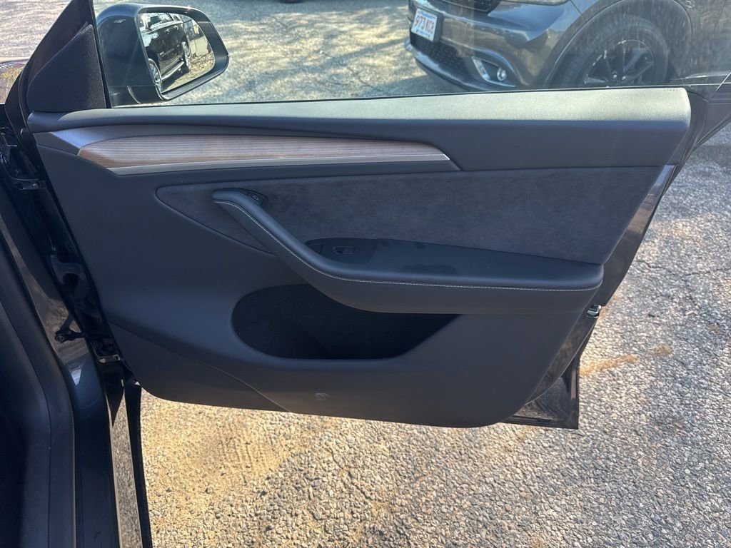 Used 2024 Tesla Model Y Long Range AWD/4WD image 16