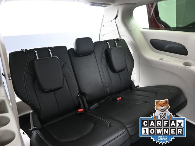 Used 2023 Chrysler Pacifica Touring-L image 22