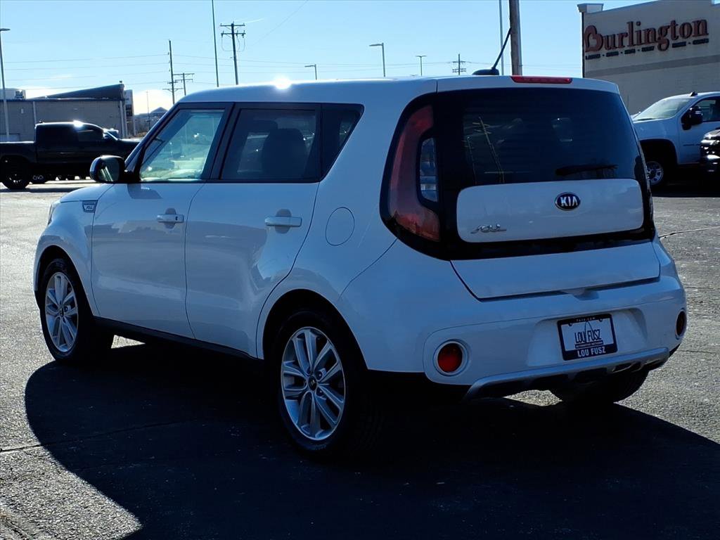 Used 2019 Kia Soul + image 5