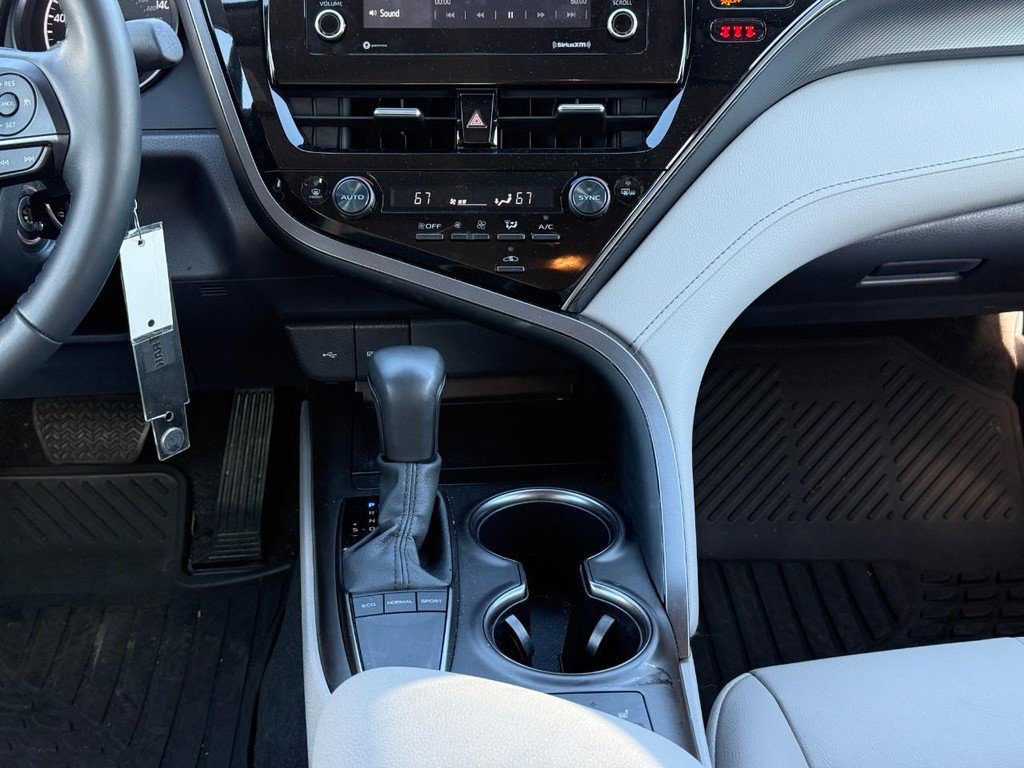 Used 2024 Toyota Camry SE w/ Cold Weather Package image 15