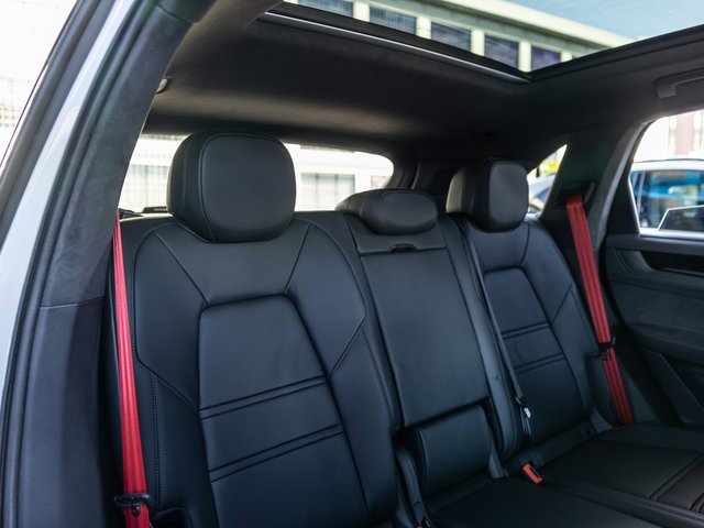 New 2026 Porsche Cayenne GTS image 38