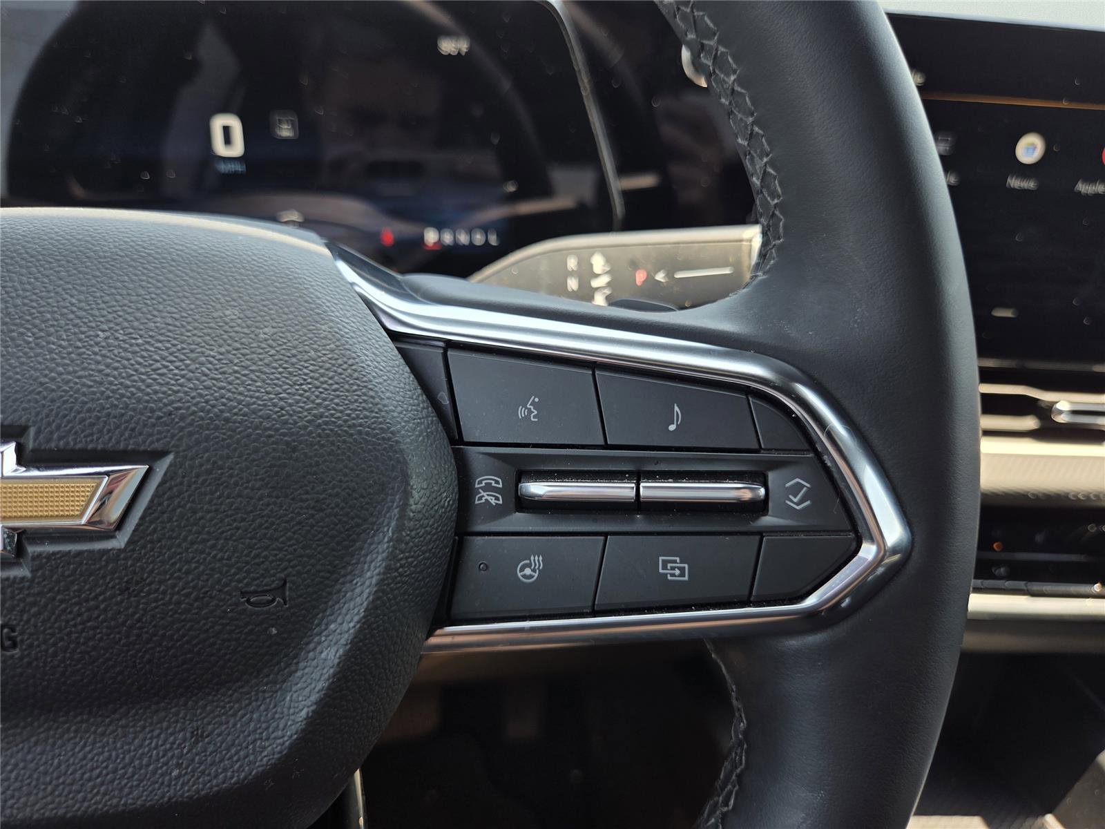 Used 2026 Chevrolet Equinox LT FWD image 24