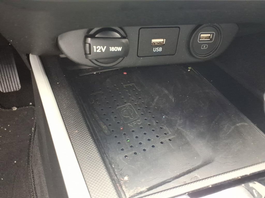 Certified 2022 Hyundai Elantra Limited image 19