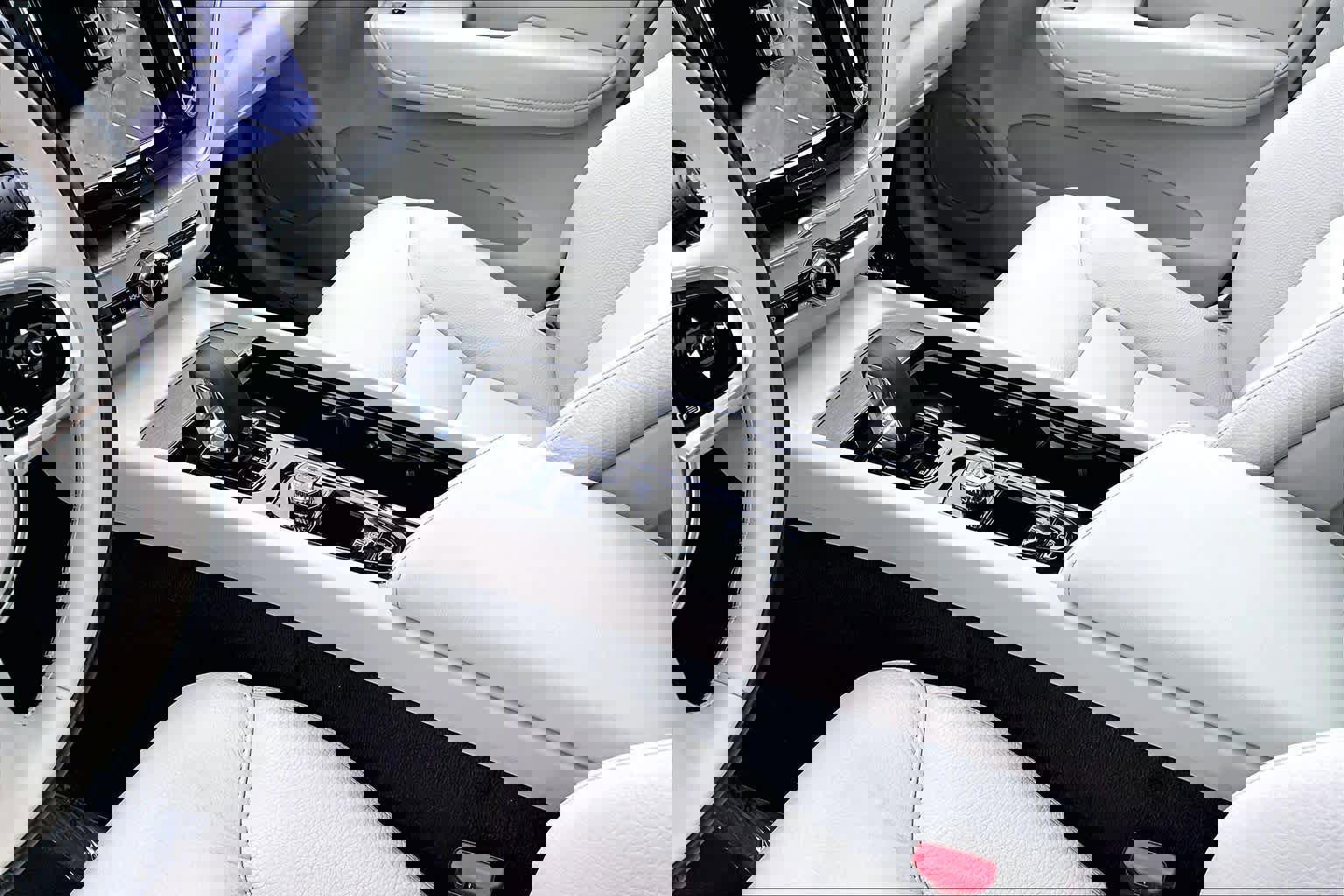 Certified 2024 Volvo XC60 B5 Plus w/ Protection Package Premier image 16