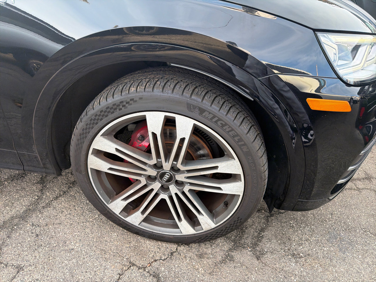 Used 2018 Audi SQ5 Premium Plus w/ S Sport Package image 4