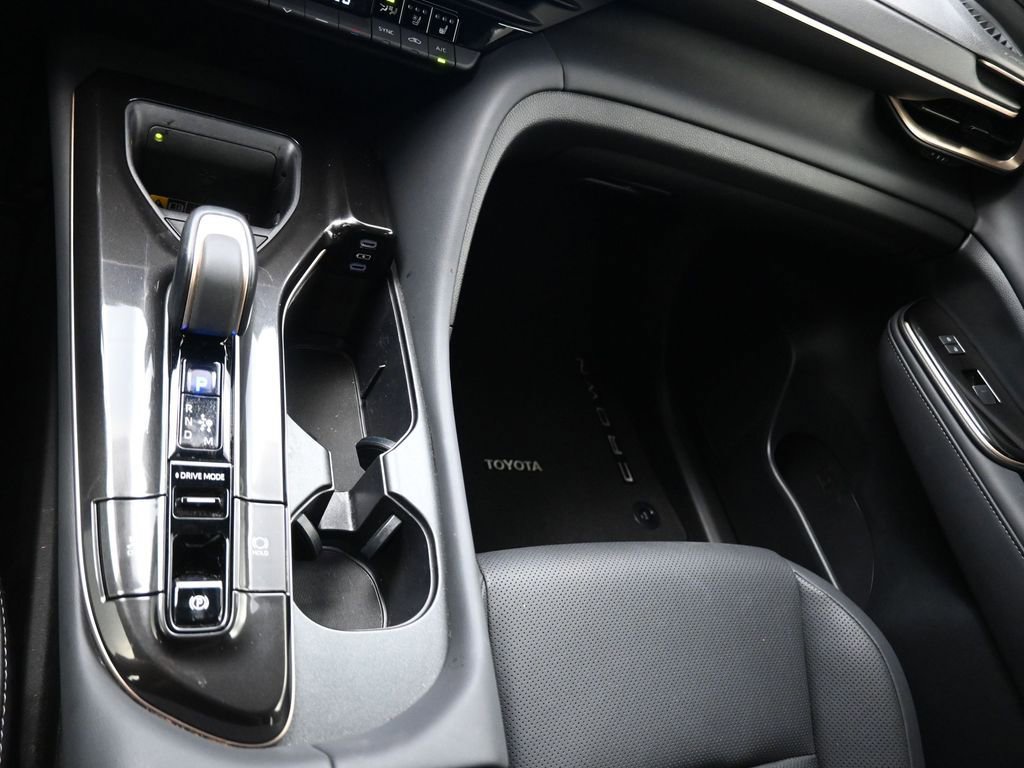 Used 2024 Toyota Crown Platinum image 9