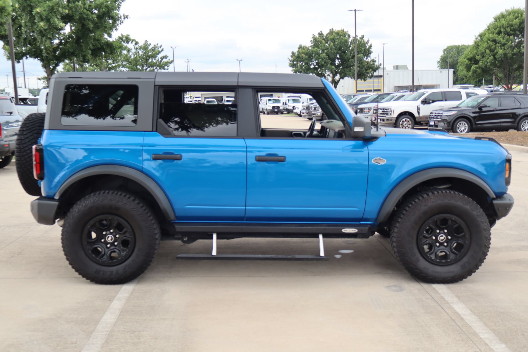 Used 2022 Ford Bronco Wildtrak AWD/4WD image 2