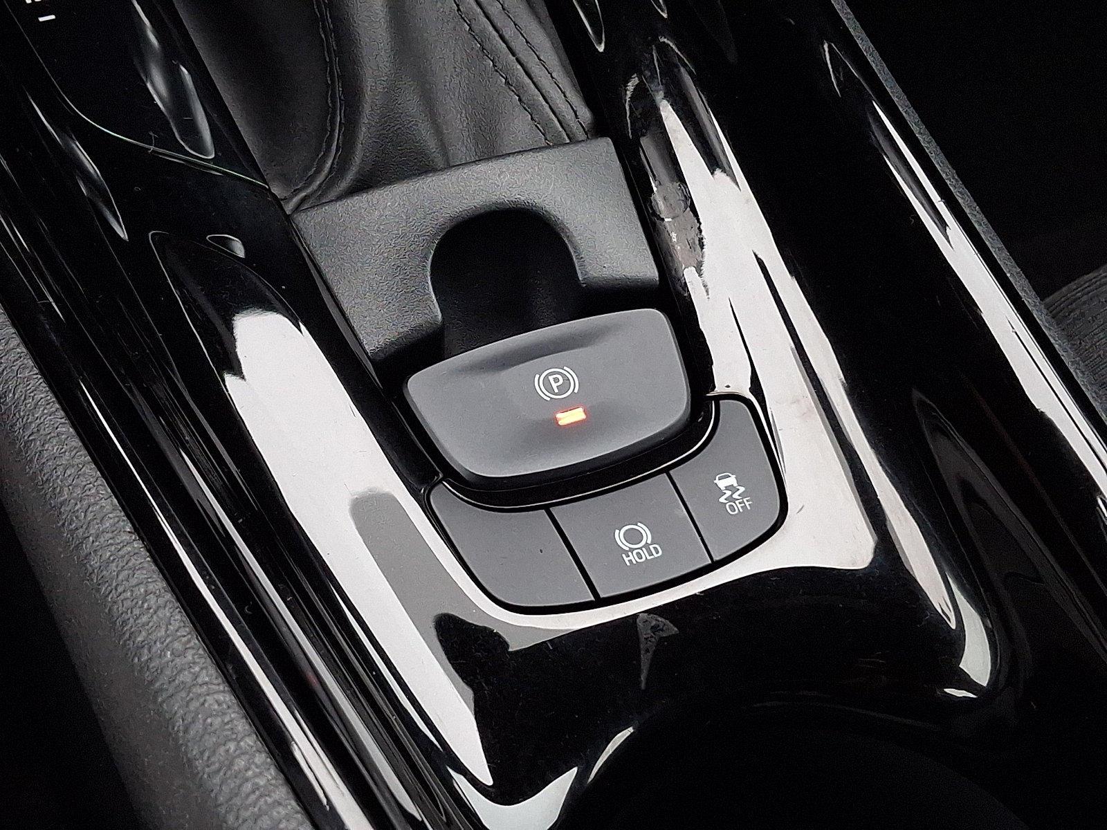 Used 2019 Toyota C-HR XLE FWD image 23