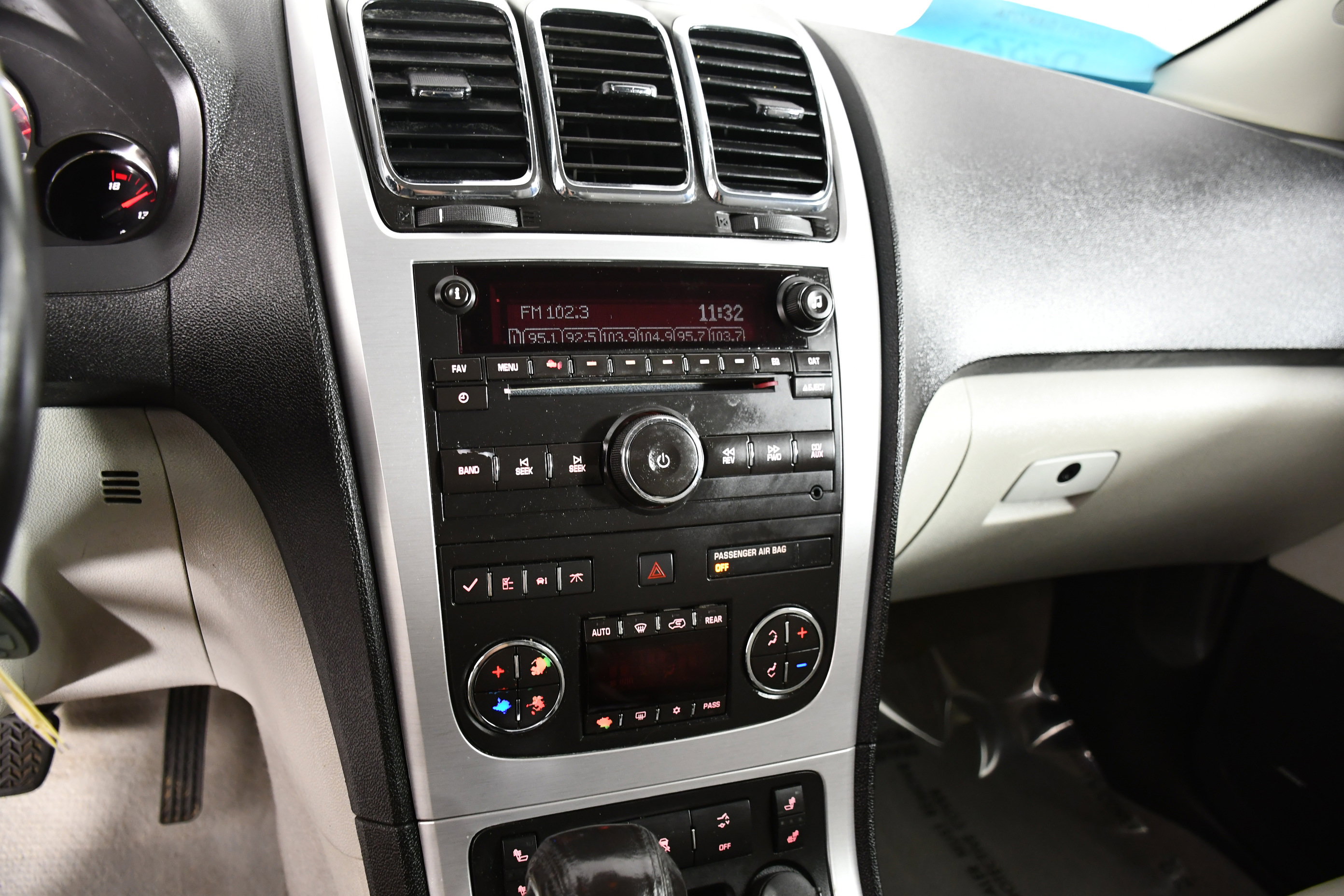 Used 2012 GMC Acadia SLT AWD/4WD image 24