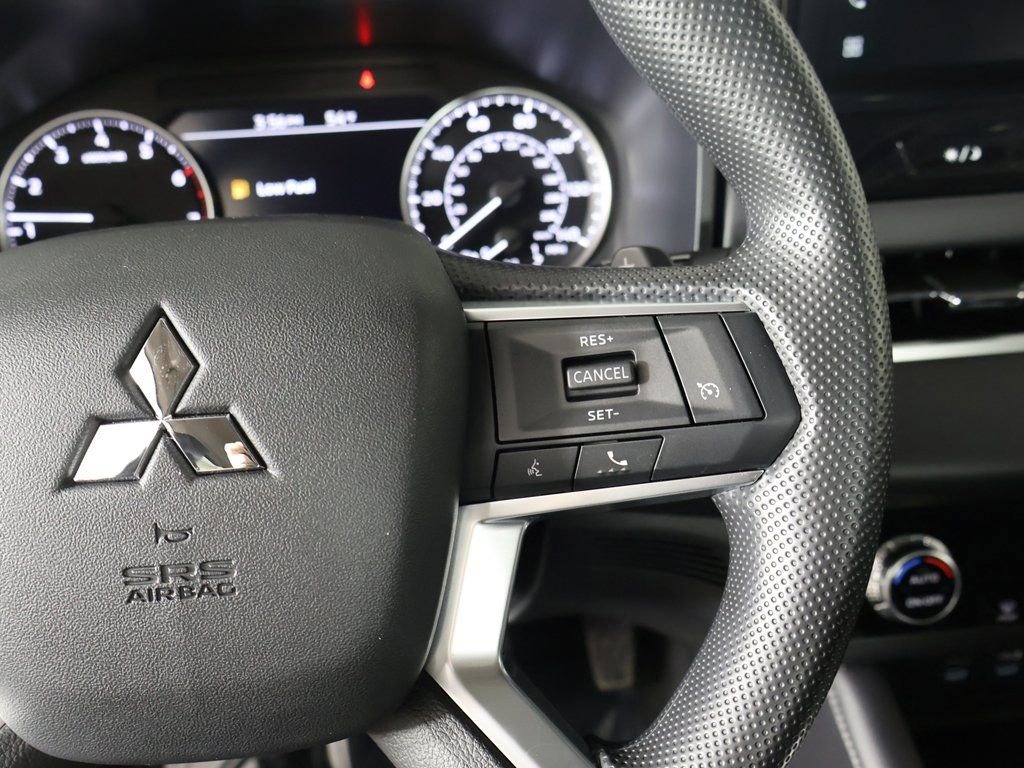 New 2026 Mitsubishi Outlander ES FWD image 40