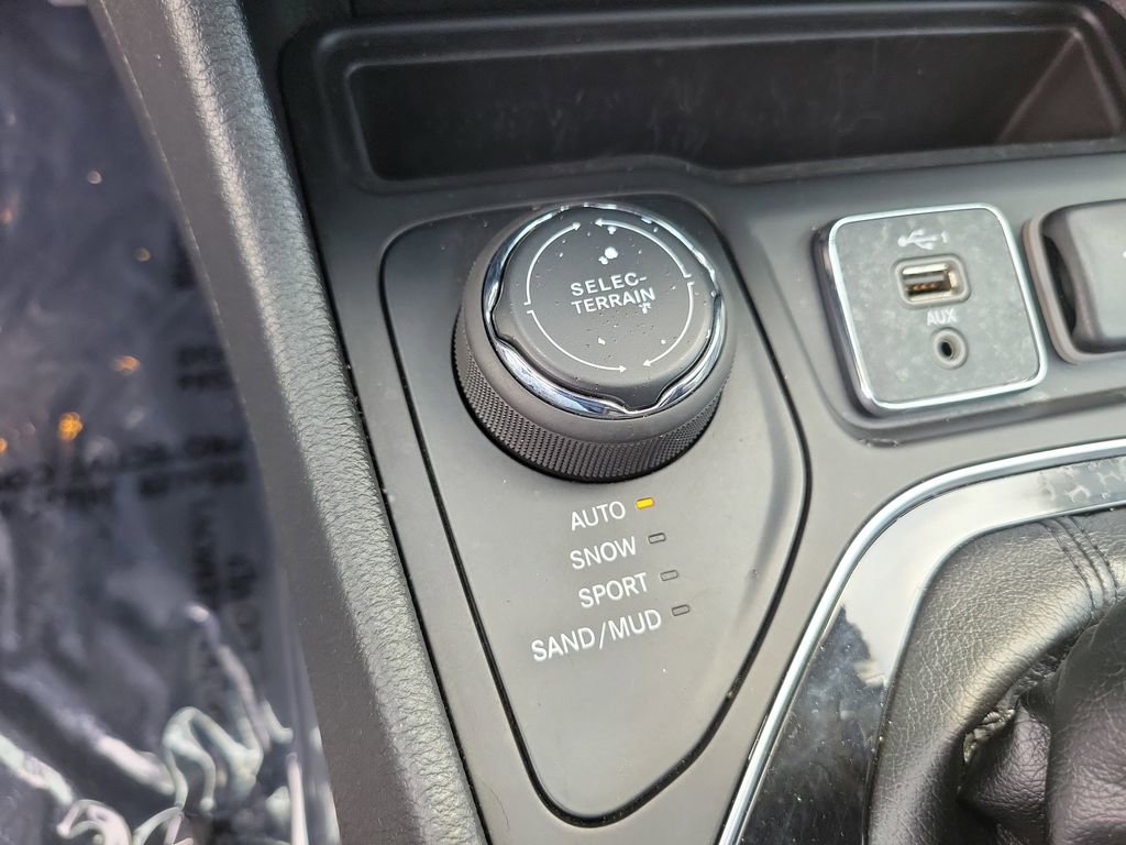 Used 2021 Jeep Cherokee Limited AWD/4WD image 30