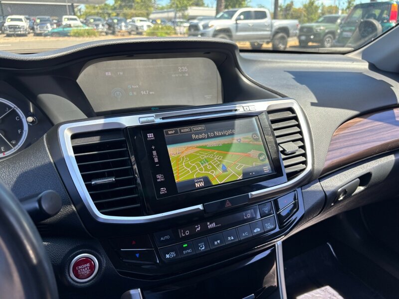 Used 2016 Honda Accord Touring image 14
