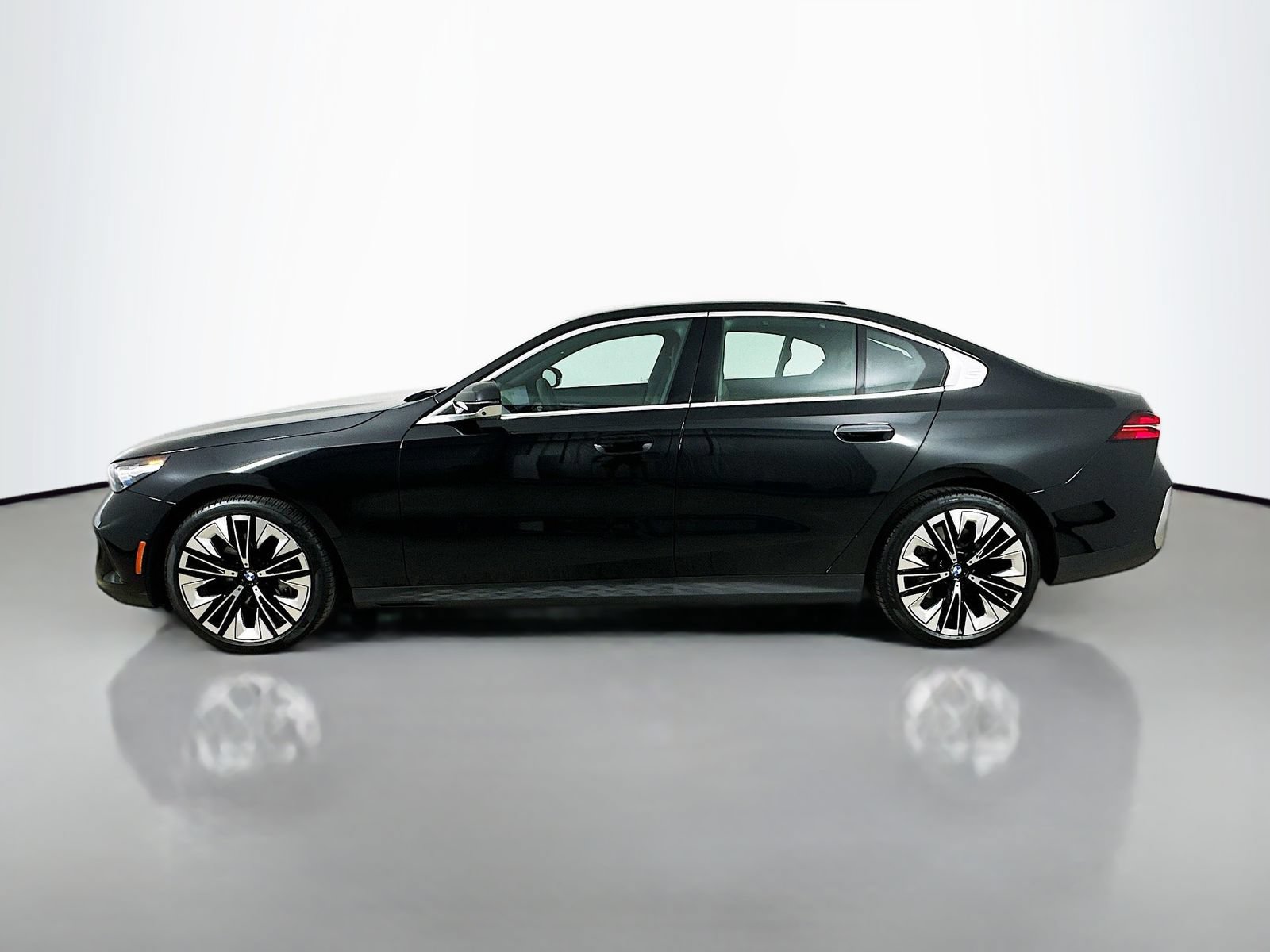 Used 2026 BMW 540i xDrive AWD/4WD image 8