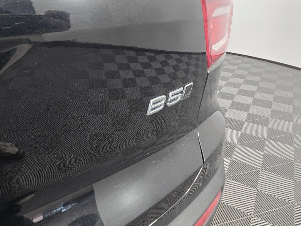 Certified 2025 Volvo XC40 B5 Core image 10