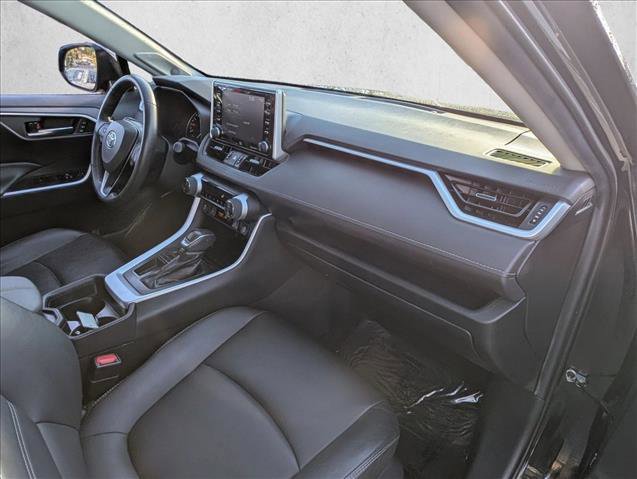 Used 2021 Toyota RAV4 XLE Premium image 18