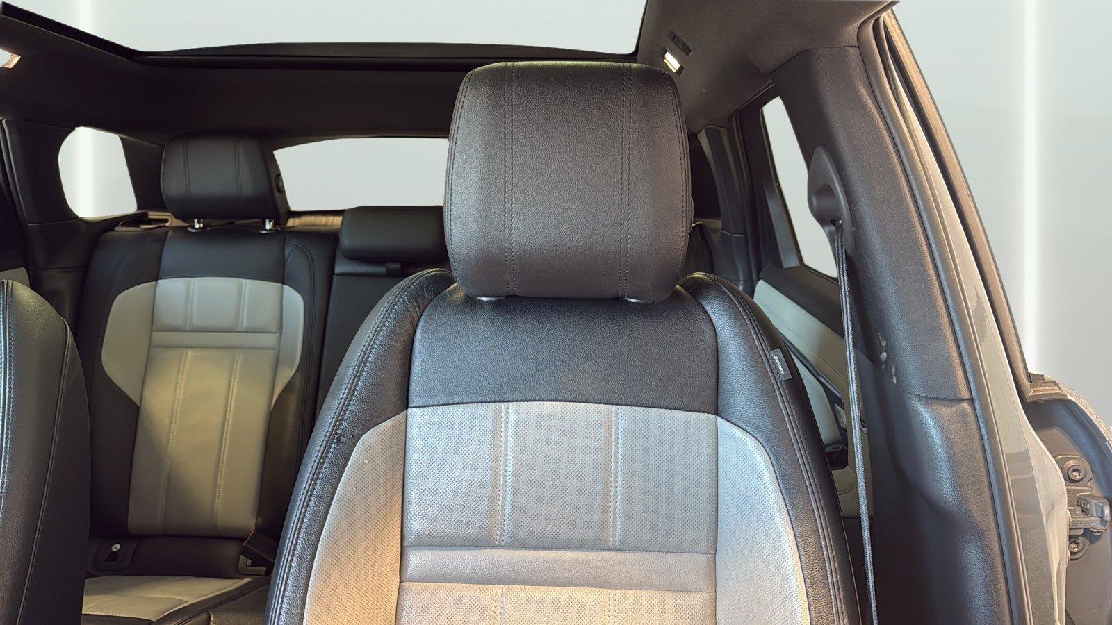 Used 2020 Land Rover Range Rover Evoque First Edition AWD/4WD image 22