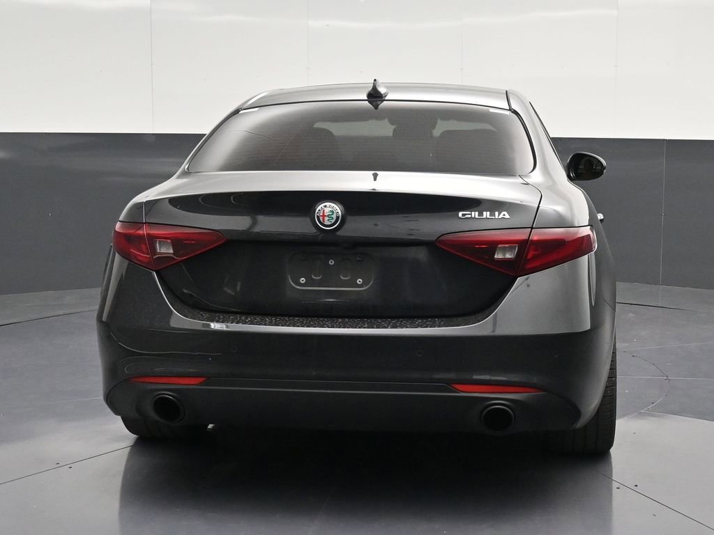 Used 2023 Alfa Romeo Giulia Ti RWD image 2