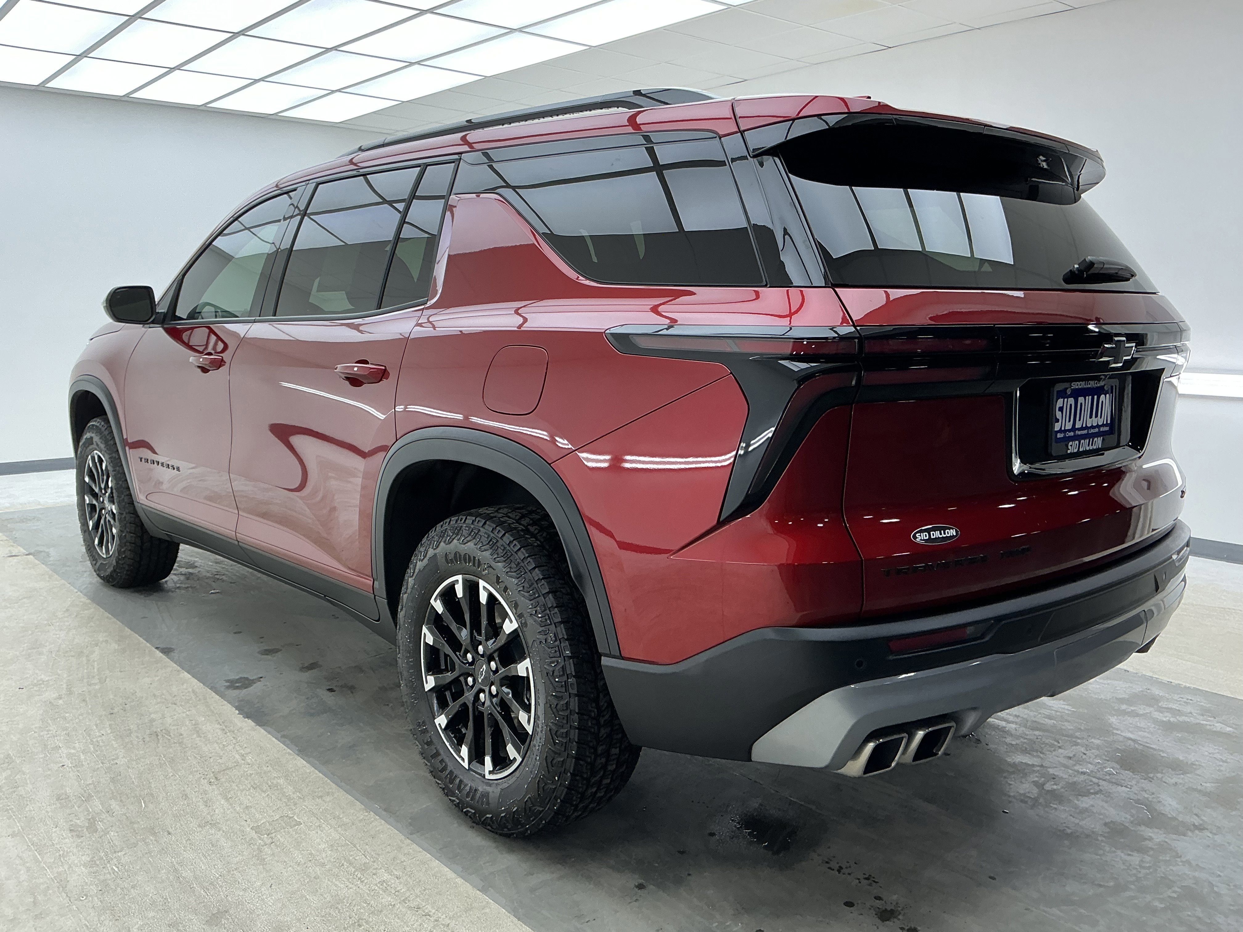 Used 2025 Chevrolet Traverse Z71 image 6