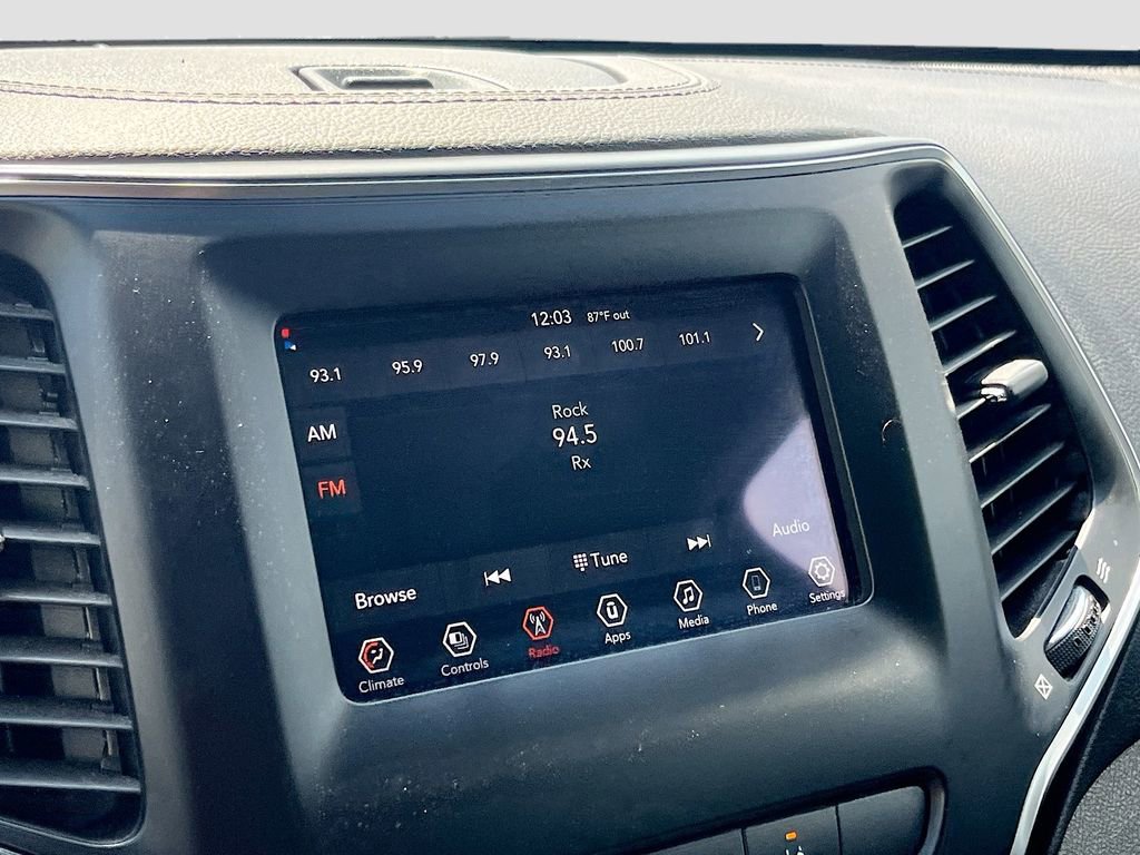 Used 2021 Jeep Cherokee Latitude FWD image 15