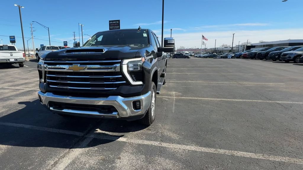 Used 2024 Chevrolet Silverado 2500 LTZ AWD/4WD image 3