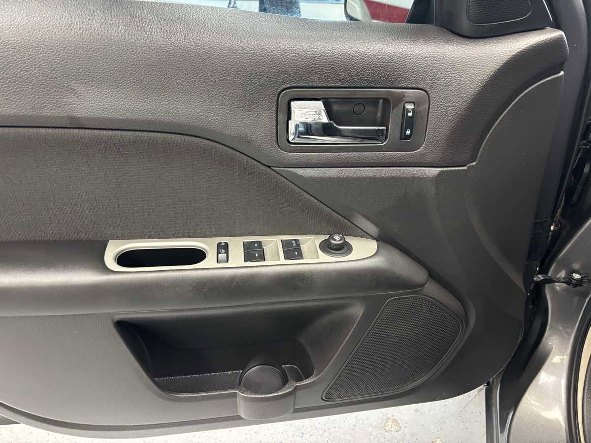 Used 2010 Ford Fusion Hybrid FWD image 17
