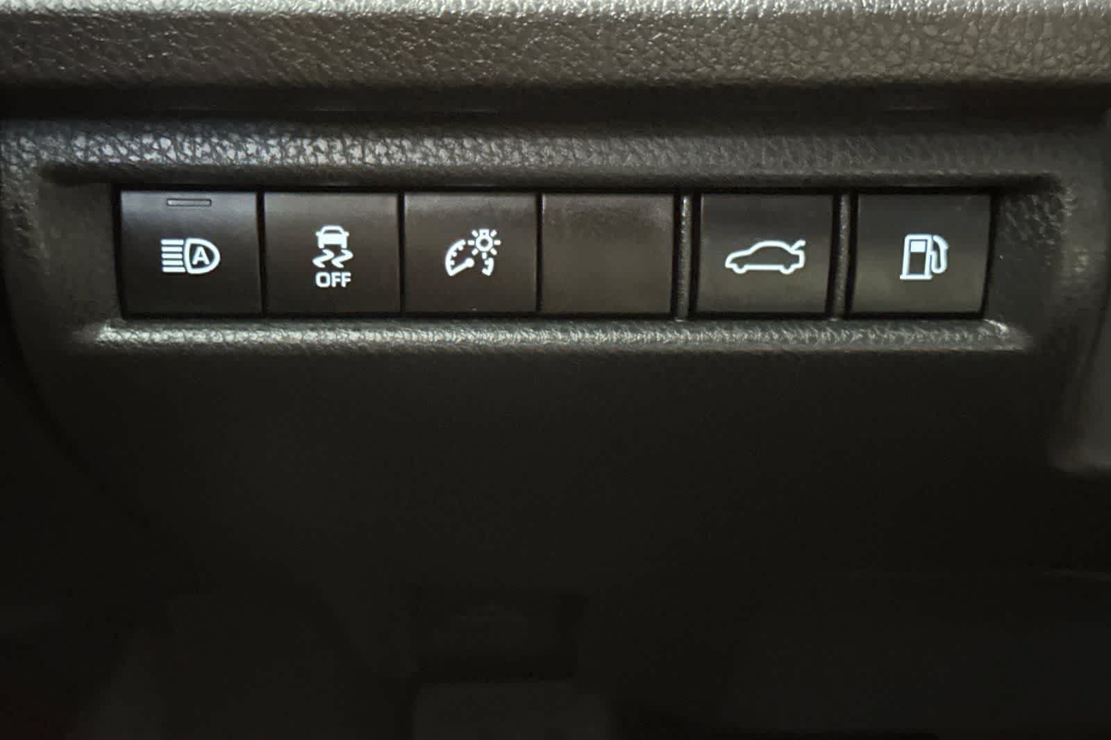 Used 2025 Toyota Camry LE FWD image 32