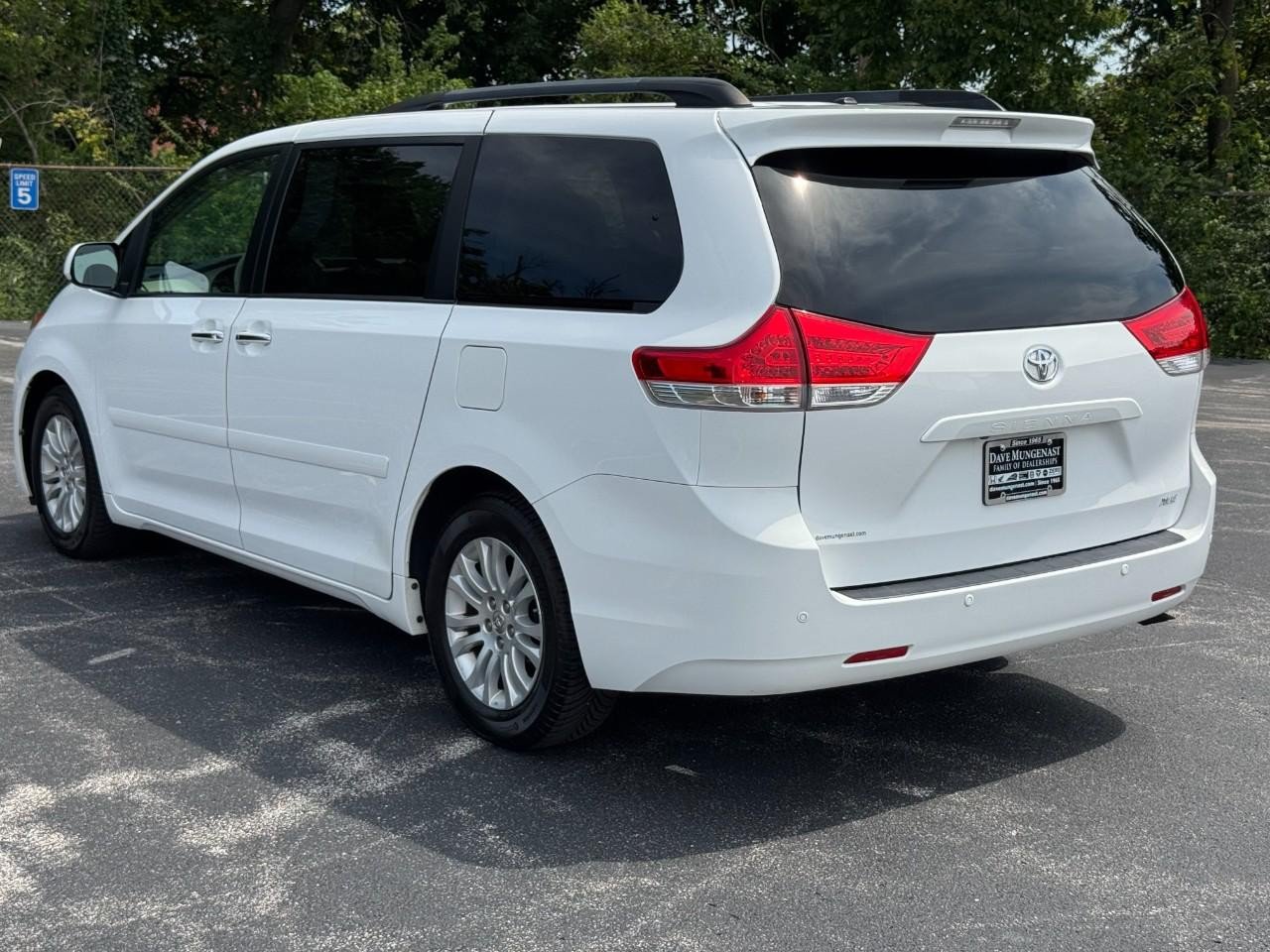 Used 2014 Toyota Sienna XLE FWD image 8