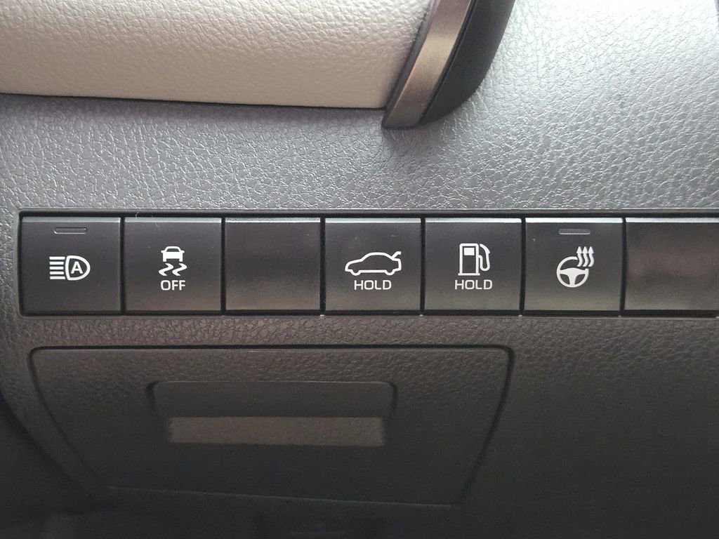 Used 2024 Toyota Camry SE w/ Cold Weather Package FWD image 22