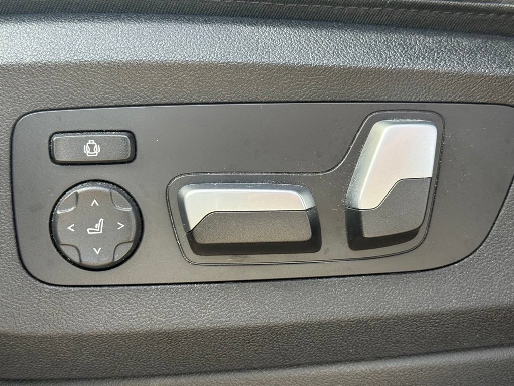 Used 2024 BMW X5 xDrive40i w/ M Sport Package AWD/4WD image 19