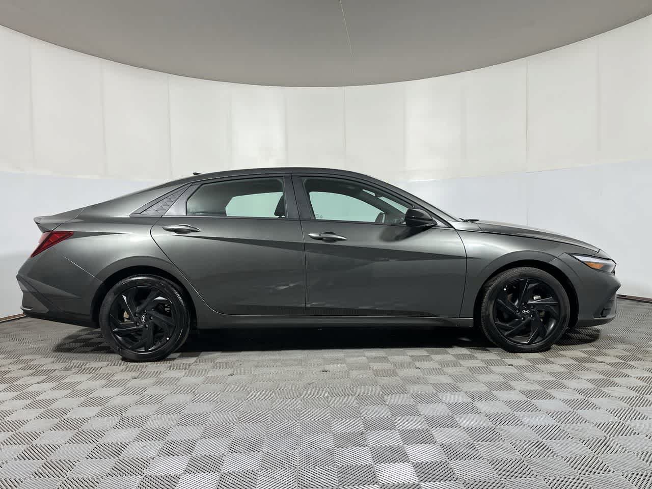 Used 2026 Hyundai Elantra Sport FWD image 9