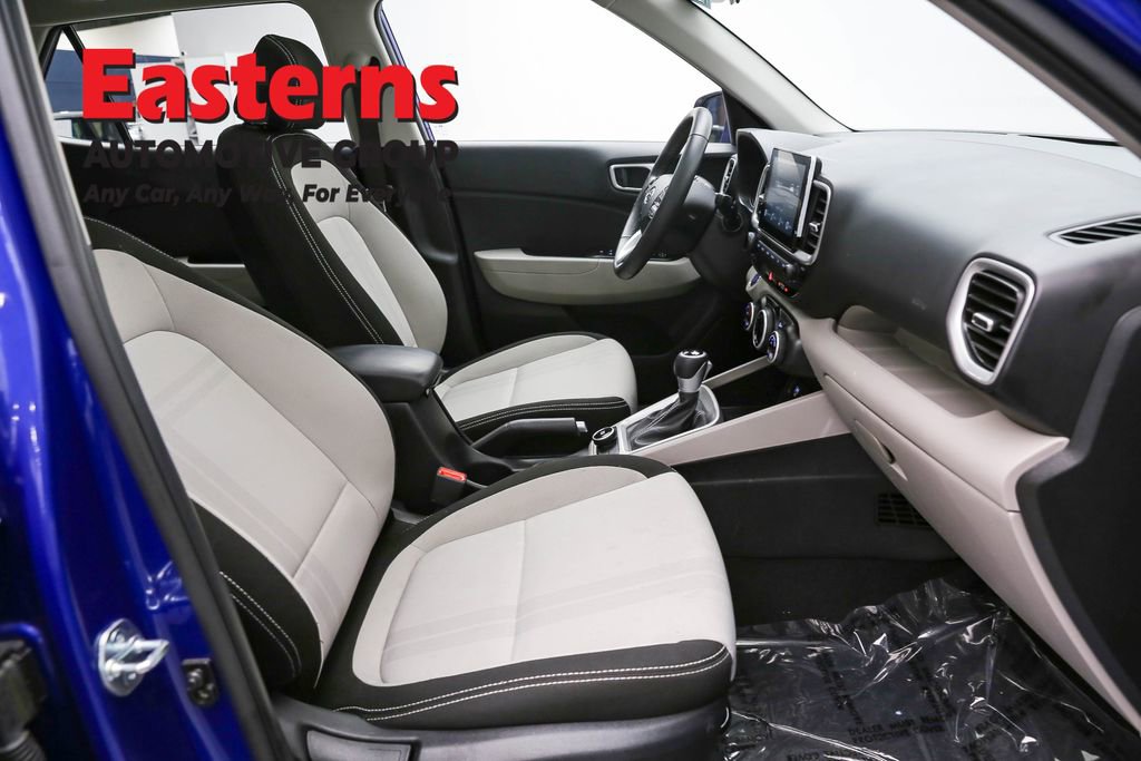Used 2025 Hyundai Venue SEL image 25