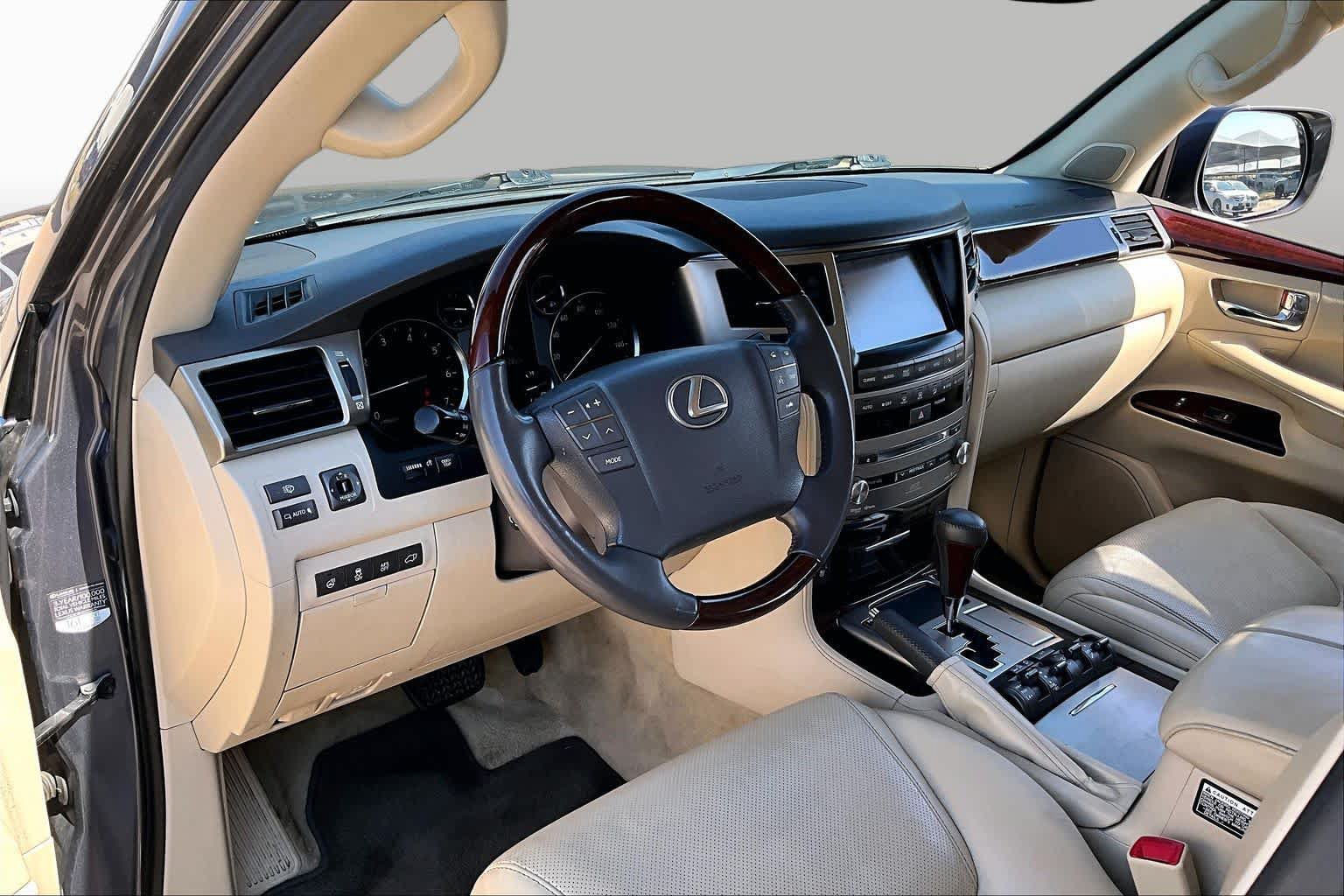 Used 2014 Lexus LX 570 4WD image 17