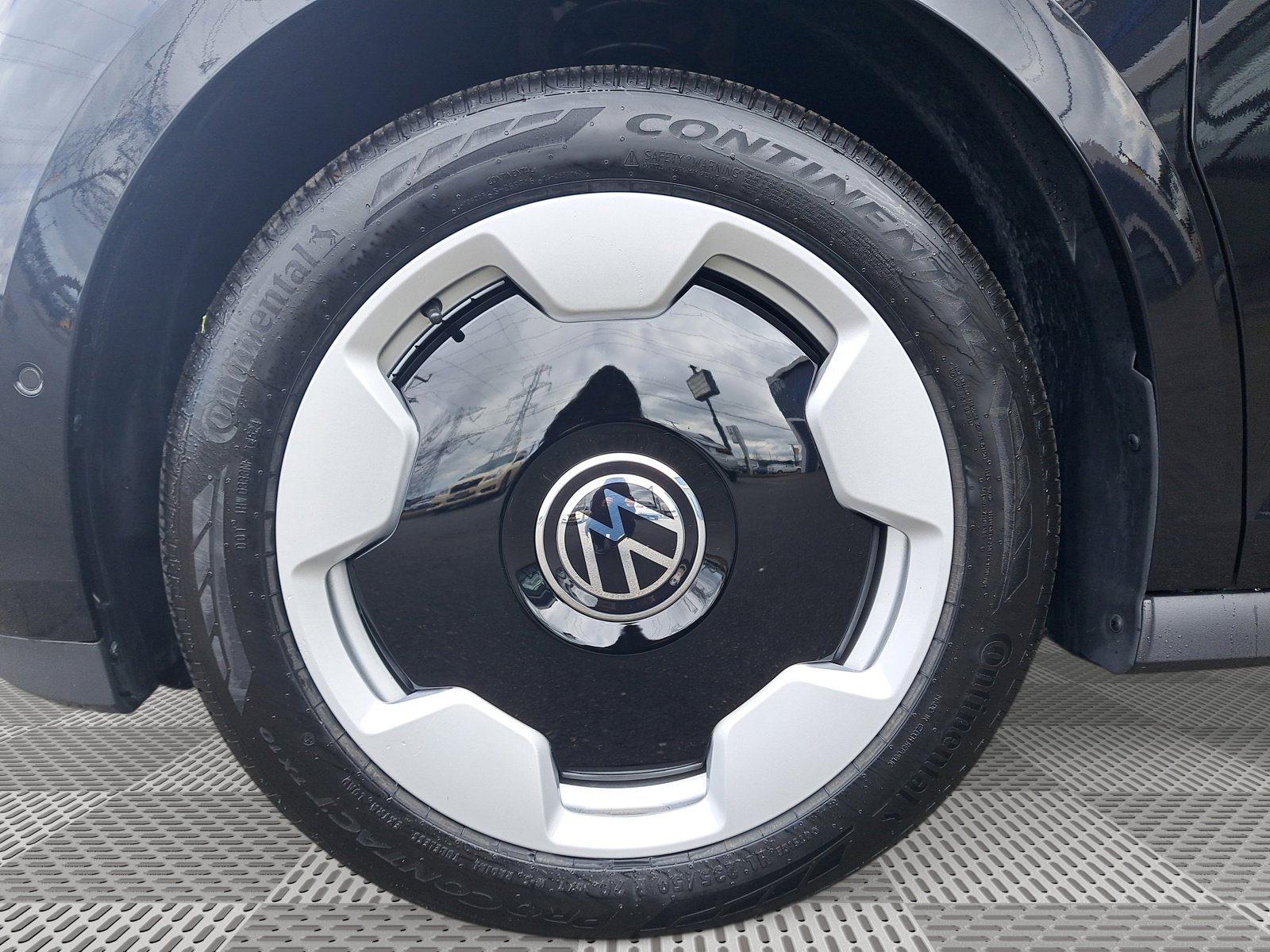 New 2025 Volkswagen ID. Buzz Pro S image 10