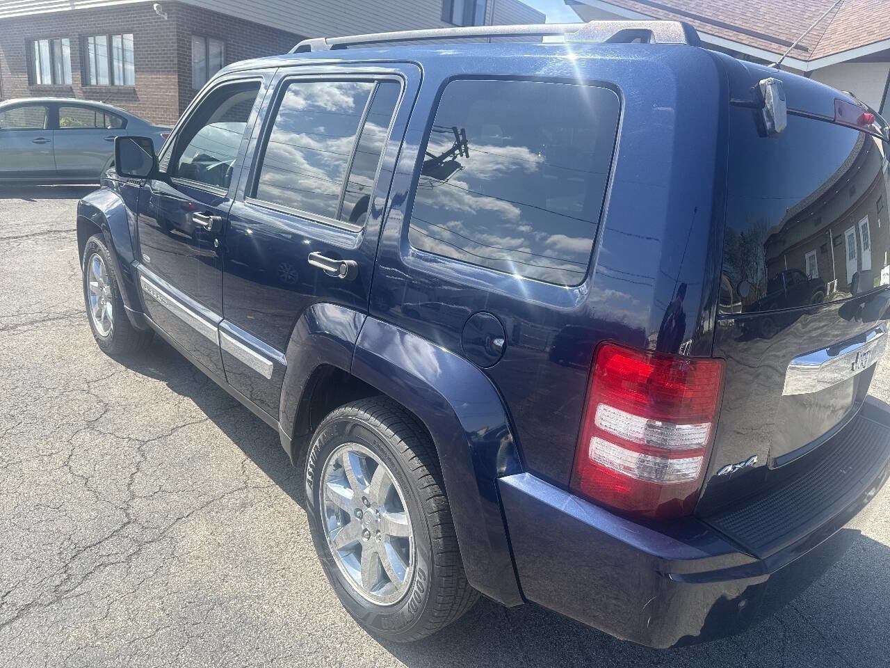 Used 2012 Jeep Liberty Sport image 11