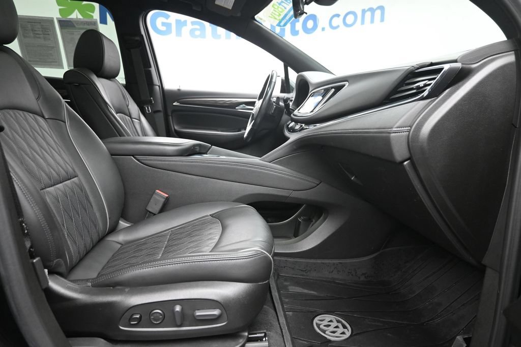Used 2022 Buick Enclave Avenir w/ Avenir Technology Package AWD/4WD image 9